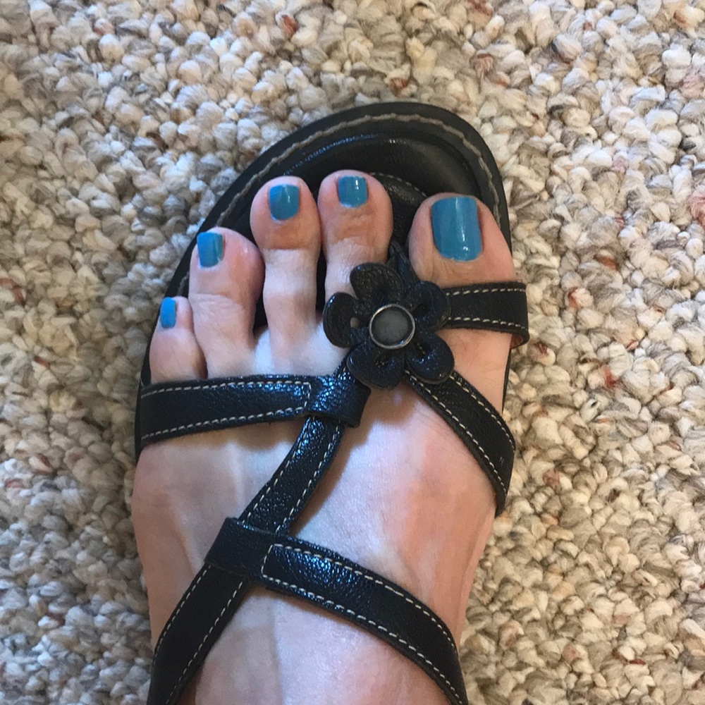 Think! Fine leather black sandals. Size 9.  E39